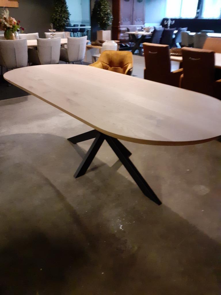 Massief eiken tafel,stadion model ,verjongd .NIEUW., Huis en Inrichting, Tafels | Eettafels, Ophalen, 50 tot 100 cm, Vijf personen of meer