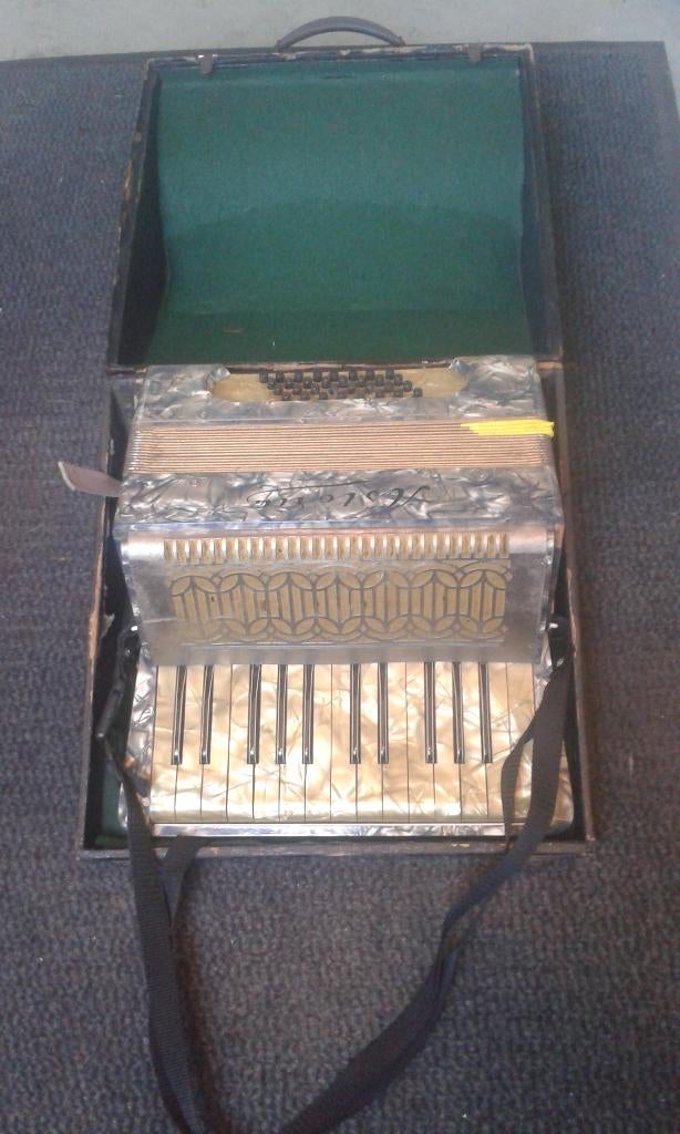 Astoria oude accordeon in koffer, Overige merken, Gebruikt, 32-bas, Met koffer