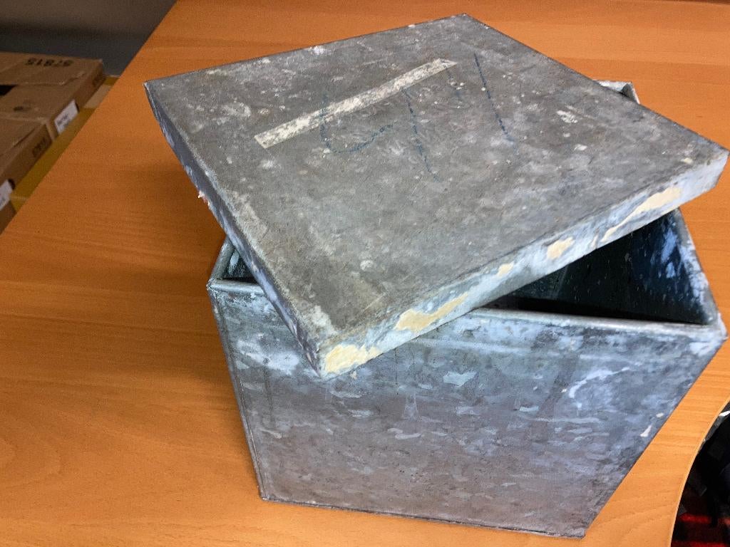 verzinkt koekblik vicomte Zaandam, Ophalen of Verzenden, Gebruikt, Koek(jes), Verkade