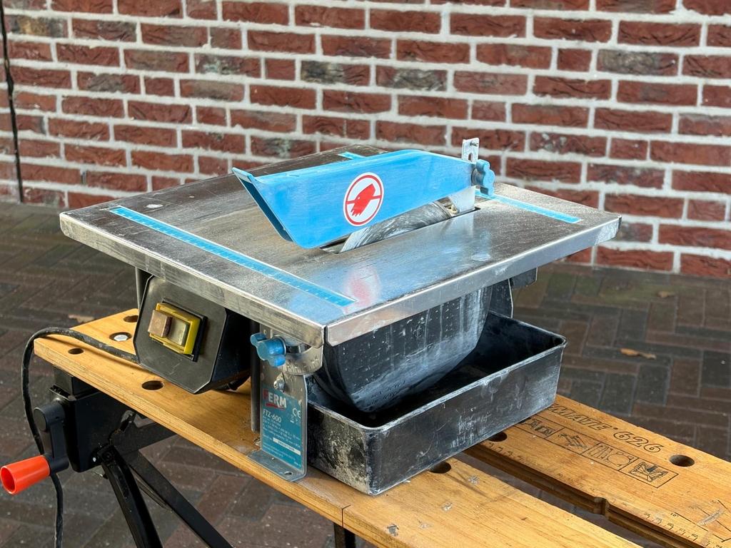 Ferm Tegelsnijmachine 180mm - Zo goed als nieuw, Ophalen, Zo goed als nieuw, Minder dan 700 watt, Haakse handslijpmachine