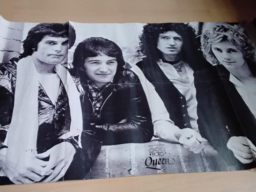 Poster Queen, uit de popfoto, Rod Stewart op de achterkant, Ophalen, Gebruikt, A1 t/m A3, Muziek