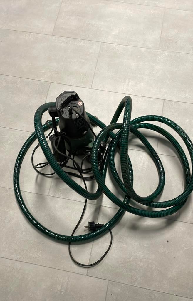 DAB Feka dompelpomp 600 MA incl afvoerslang, Tuin en Terras, Waterpompen, Ophalen of Verzenden, Zo goed als nieuw, Dompelpomp