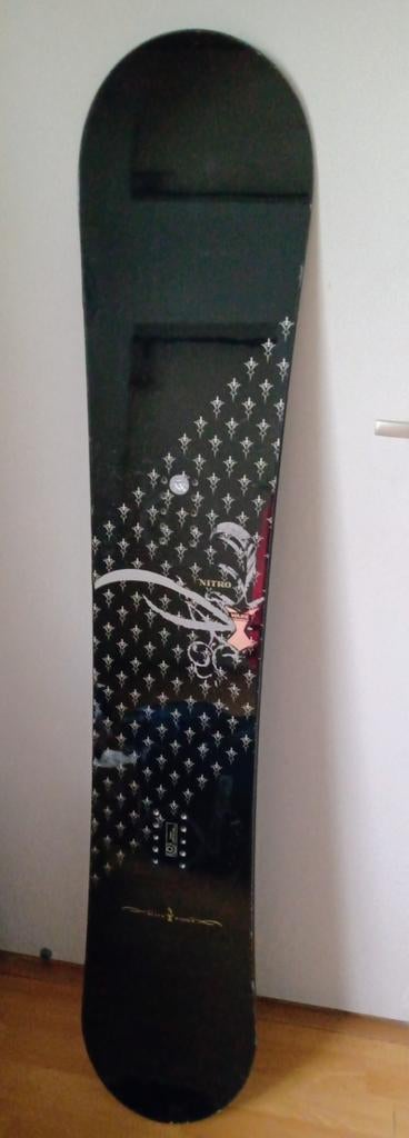 Nitro Black Widow snowboard, 153 cm, All Mountain, Sport en Fitness, Snowboarden, Ophalen, Gebruikt, Board