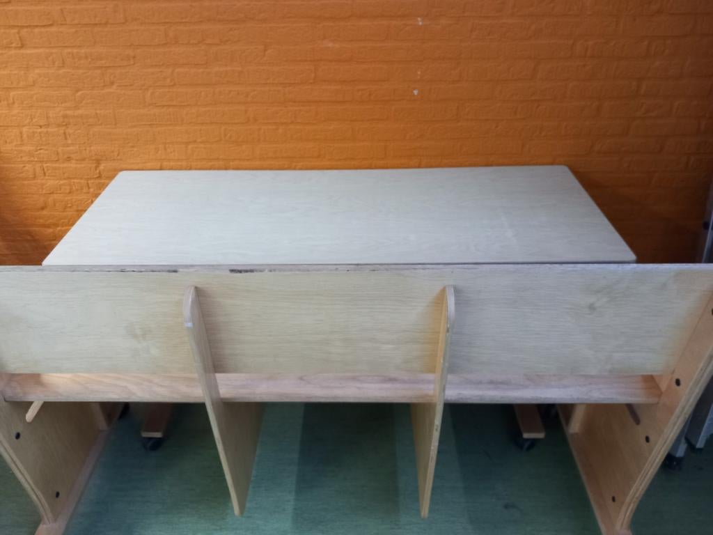Tafel plus bank kinderopvang, Eikenhout, 100 tot 150 cm, Zo goed als nieuw, Tafelblad
