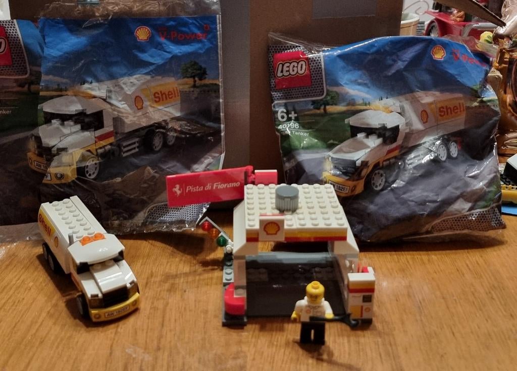 Lego Shell tank vrachtwagen met Shell tankstation., Ophalen of Verzenden, Zo goed als nieuw, Complete set, Lego