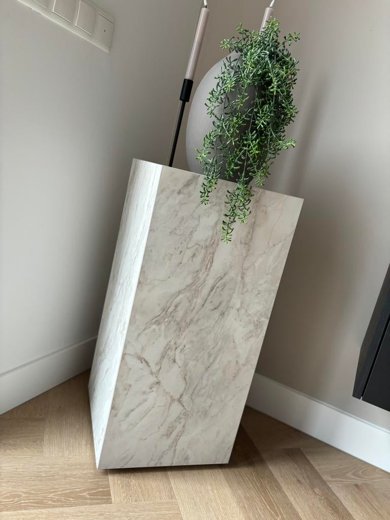 Bloemenzuil marmerlook, Huis en Inrichting, Woonaccessoires | Zuilen en Pilaren, Ophalen of Verzenden, Zo goed als nieuw
