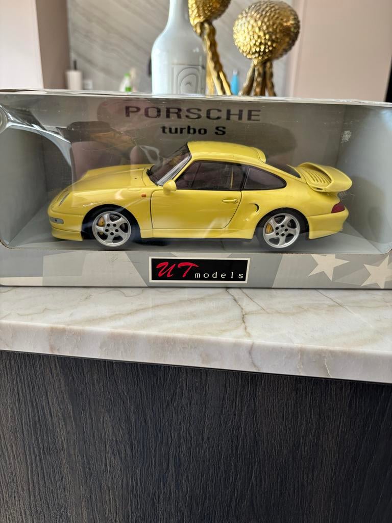 Porsche Turbo S UT Models Lichtgeel Incl. OVP, Hobby en Vrije tijd, Modelauto's | 1:18, Ophalen of Verzenden, Zo goed als nieuw