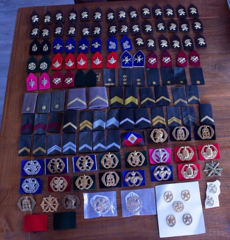 Kraagspiegels, epauletten, baretemblemen etc., Ophalen of Verzenden, Landmacht, Nederland, Overige typen