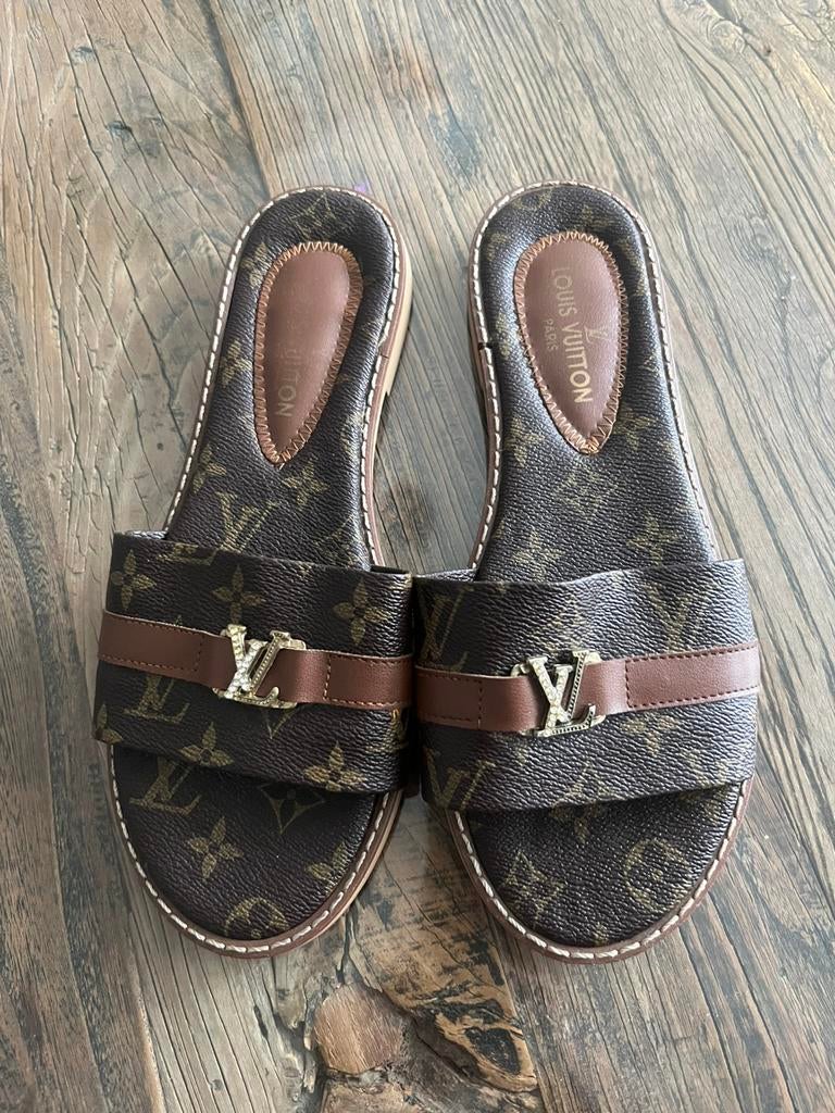 Louis vuiton slippers maat 40, Kleding | Dames, Ophalen of Verzenden, Zo goed als nieuw