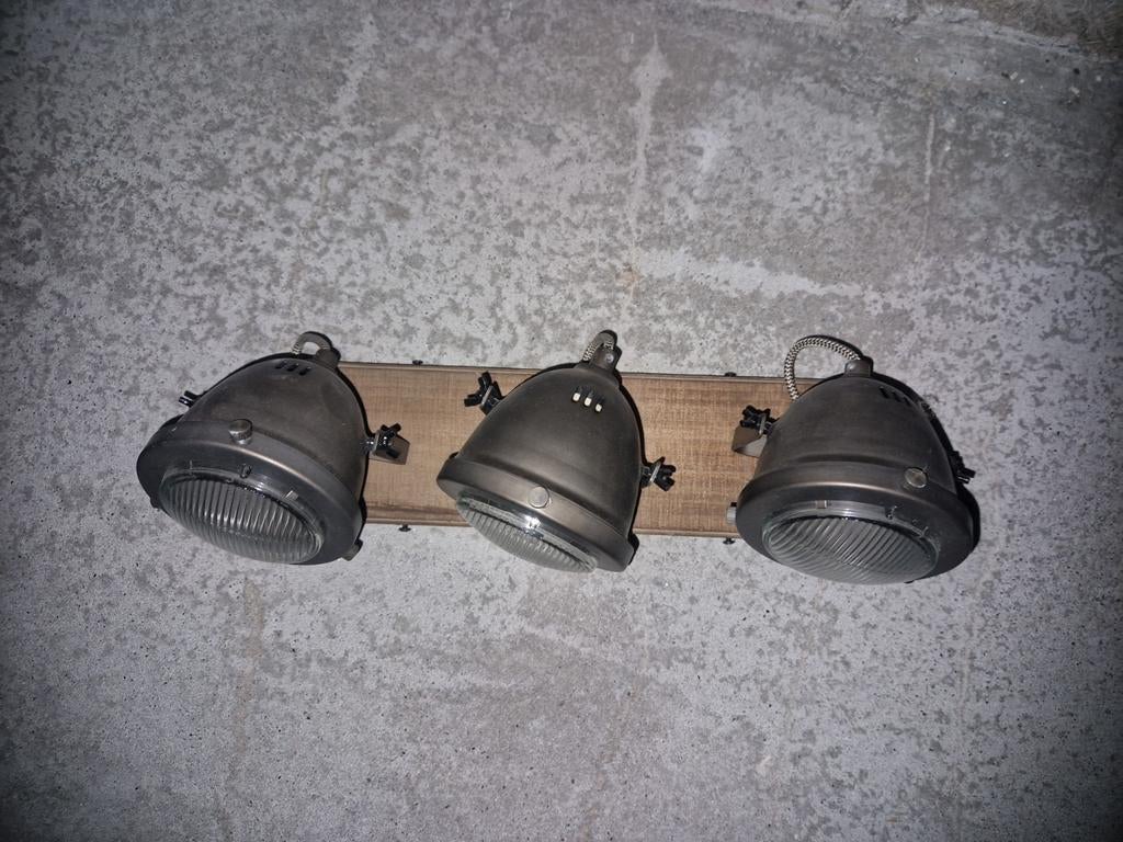 Industriële spotjes op houten plank, Ophalen of Verzenden, Metaal of Aluminium