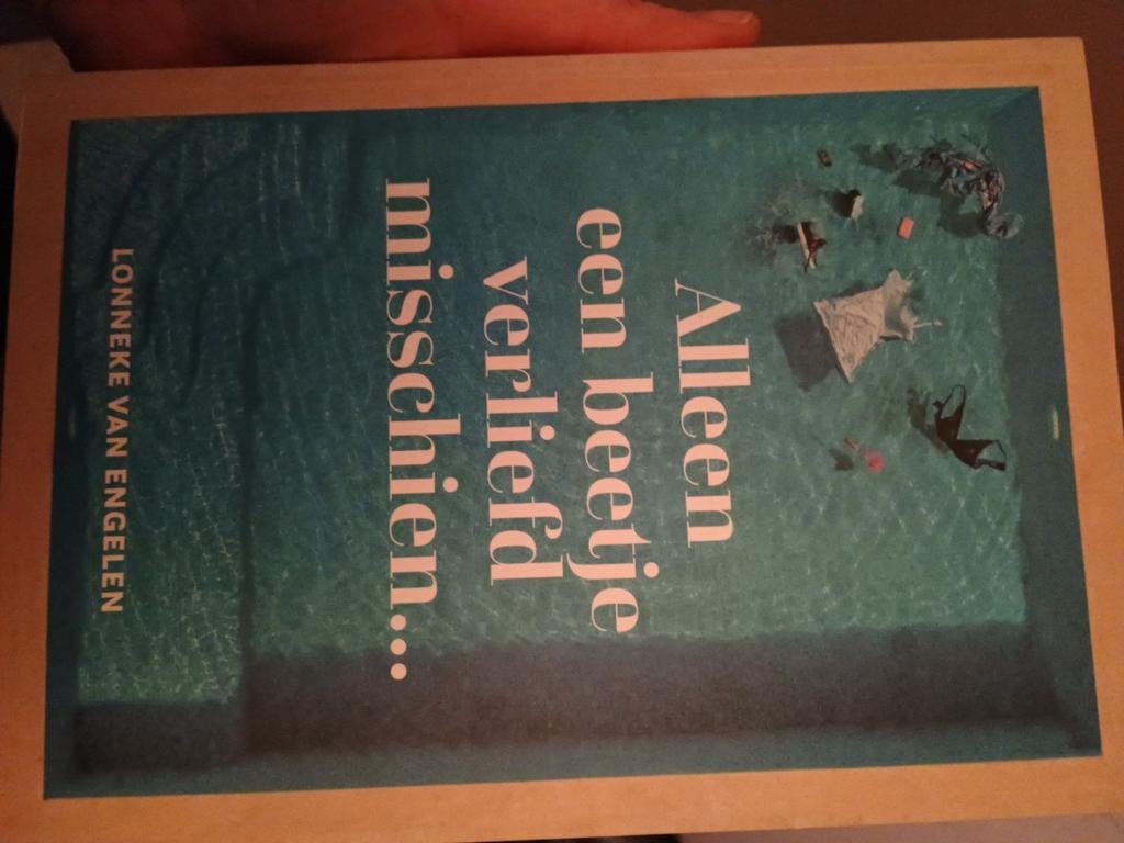 Lonneke van Engelen - Alleen een beetje verliefd misschien, Ophalen of Verzenden, Zo goed als nieuw, Lonneke van Engelen