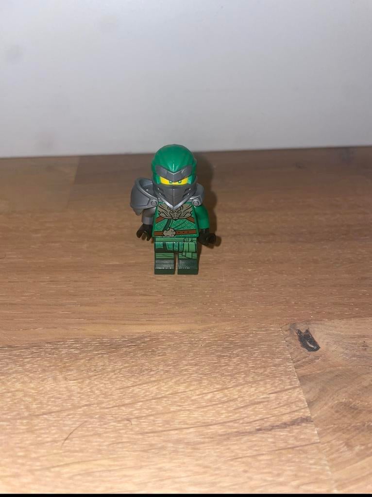 Lego ninjago lloyd armour poppetje figuur, Ophalen of Verzenden, Zo goed als nieuw