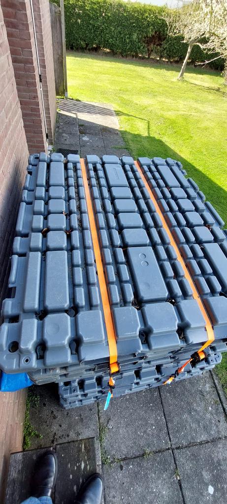 Pallets plastic voor tentvloer 8 stuks 120x110 bijna gratis, Ophalen, Gebruikt