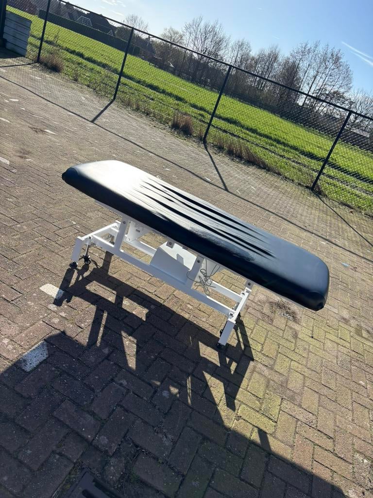 Elektrische massagetafel met krukje en kussen, Sport en Fitness, Ophalen, Zo goed als nieuw, Massagetafel