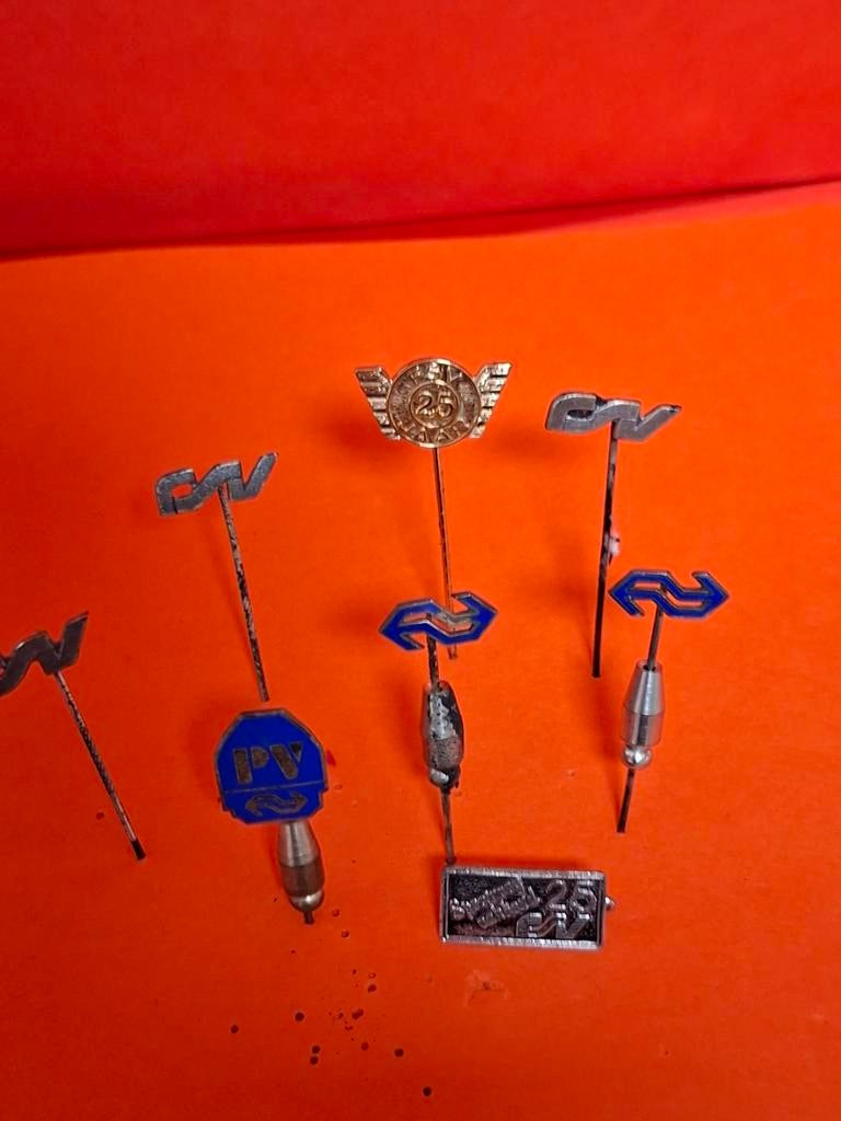 8 oude NS  JUBILEUM SPELDEN, Ophalen of Verzenden, Gebruikt, Transport