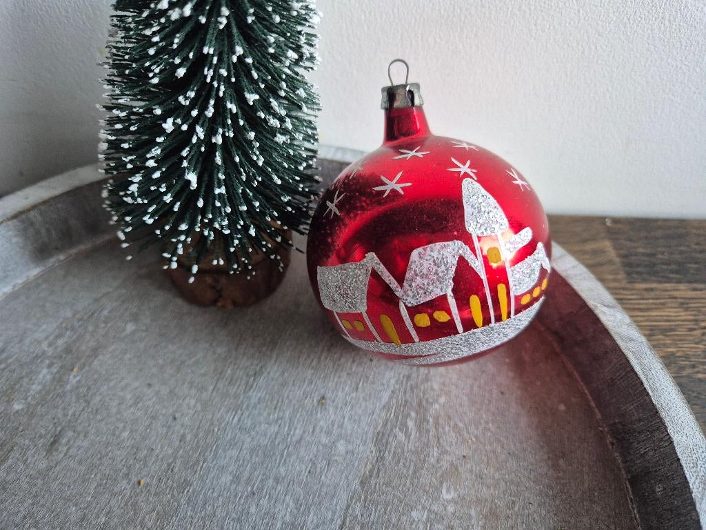 Vintage kerstbal rood kerstdorp 605, Diversen, Kerst, *, Gebruikt, *, Ophalen of Verzenden