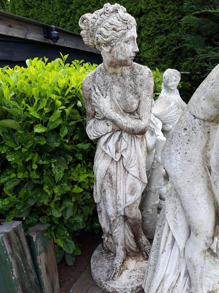 OPRUIMING tuinbeelden;  Badende vrouw, Tuin en Terras, Ophalen