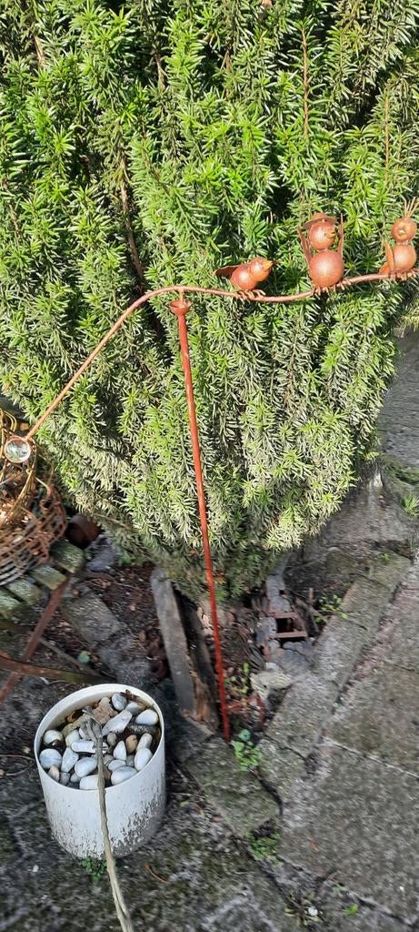 Metalen tuinsteker met vogels - roestkleurig, Tuin en Terras, Ophalen of Verzenden, Gebruikt, Metaal, Dierenbeeld