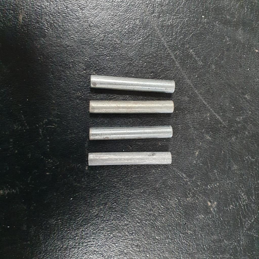 4x Ikea Ivar metalen schappendragers, plankendragers, legbo, Niet ingevuld, Gebruikt, Niet ingevuld, Niet ingevuld