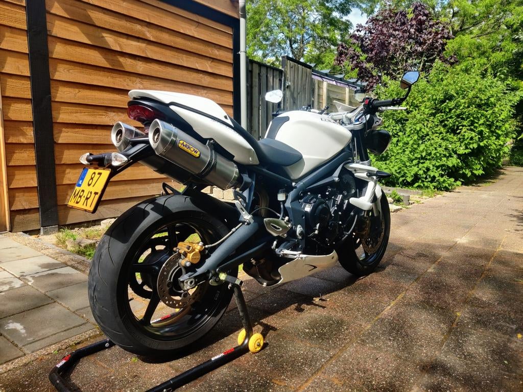 Triumph Street Triple 675R uit 2012