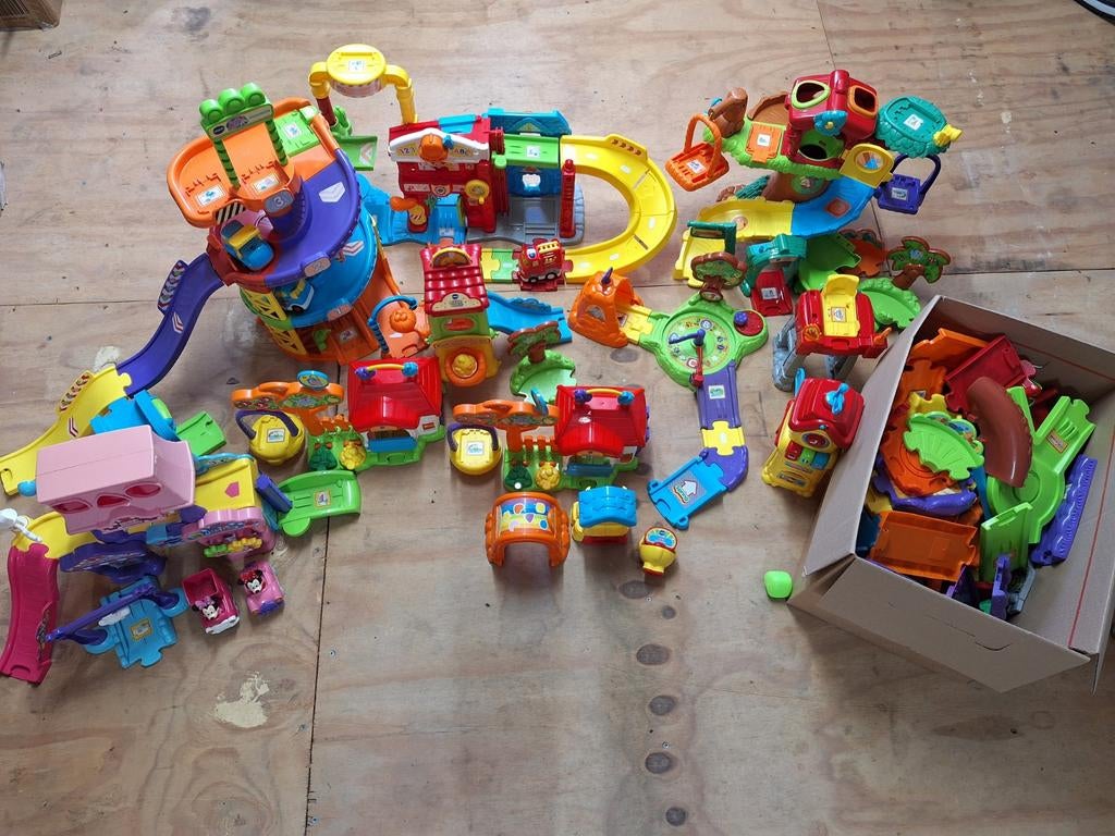 Grote set Vtech Toet Toet Auto's incl boomhut, brandweer, Ophalen, Gebruikt, 2 tot 4 jaar