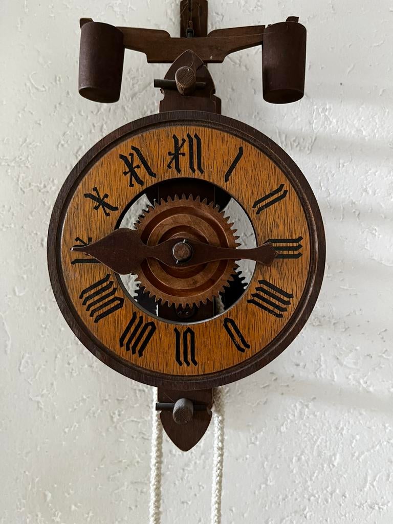 Turicum Houten Tandwielklok van Santer Zürich, Ophalen