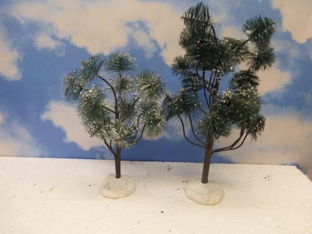 2 x lemax mountain pine kerstdorp bomen scenery accessoires., Ophalen of Verzenden, Zo goed als nieuw