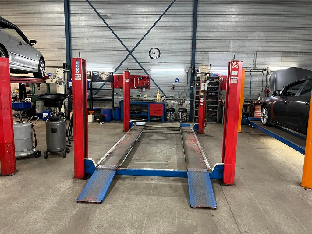 Koni 2500 kg vierkoloms hefbrug, Ophalen, Gebruikt