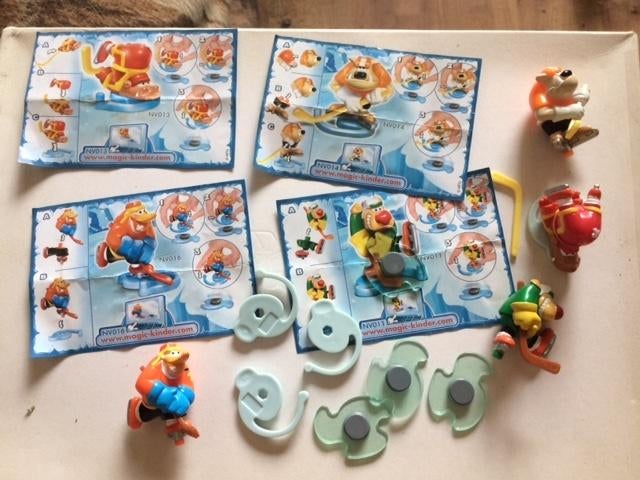ijshockey figuurtjes uit ferrero surprise eieren, Ophalen of Verzenden, Zo goed als nieuw