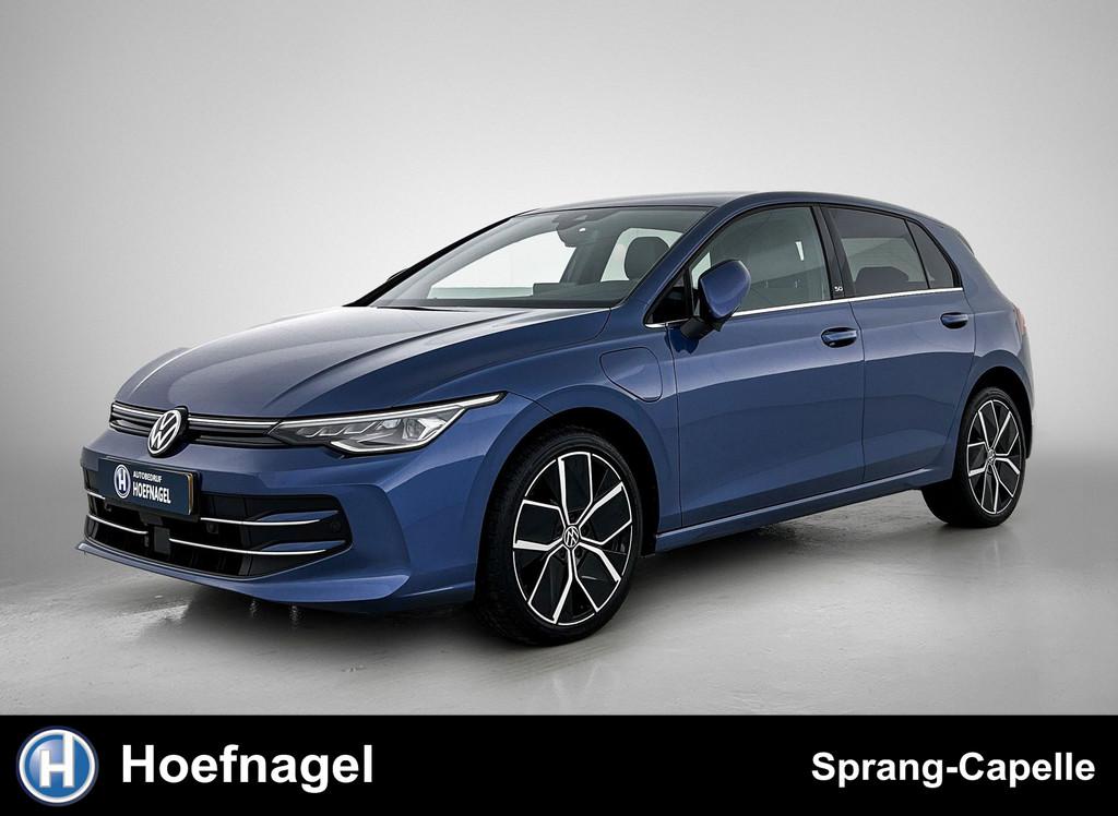 Volkswagen Golf 1.5 eHybrid 50 Edition | Camera | CarPlay |, 4 cilinders, 150 pk, Blauw, Leder en Stof