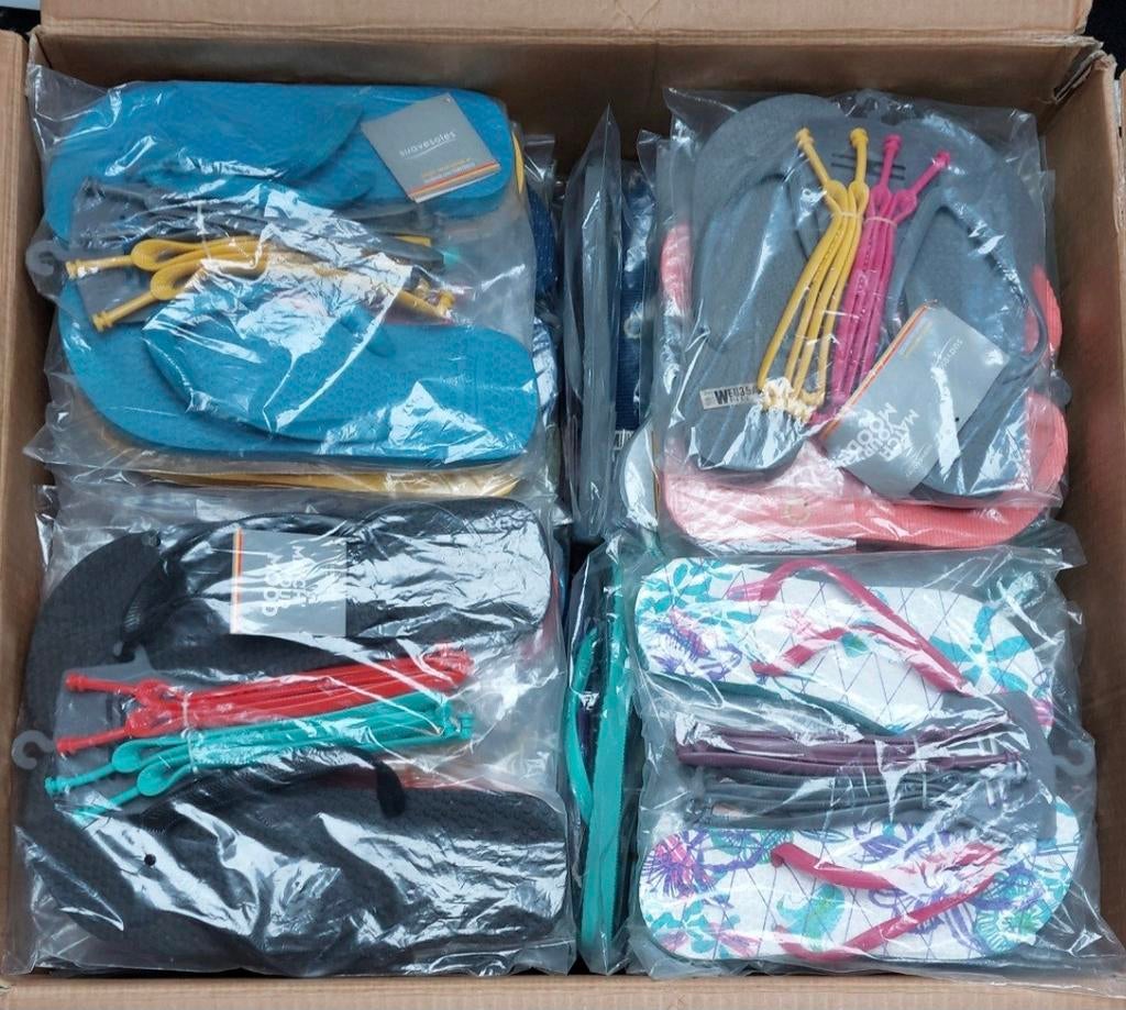 Partij verkopen! Diverse Match your
mood slippers 135 paar, Ophalen of Verzenden, Nieuw, Overige maten