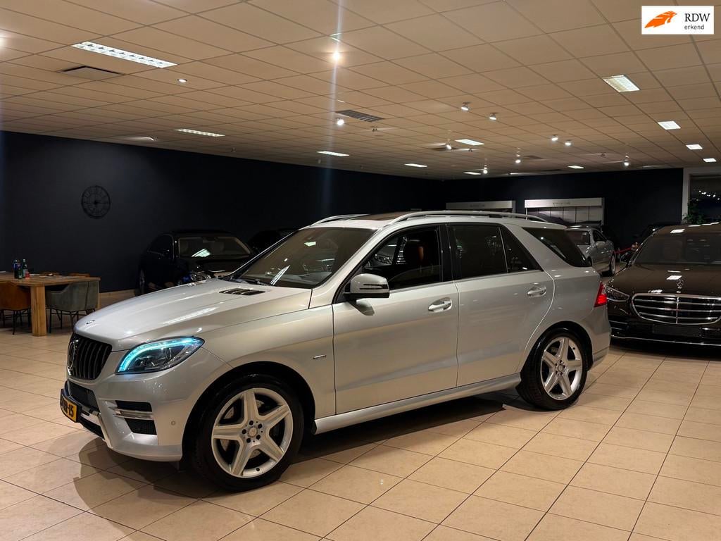 Mercedes-Benz M-klasse ML350 AMG|Schuifdak|Designo|Distronic, Auto's, Automaat, Euro 5, Gebruikt, 138 €/maand