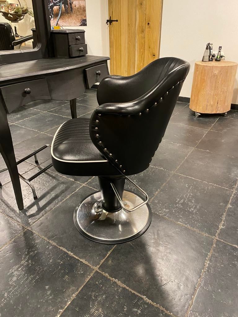 Super stoere kappersstoel met pomp, Huis en Inrichting, Ophalen, Gebruikt, Zwart, Leer
