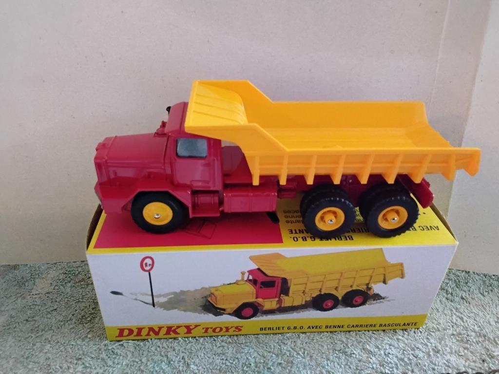 DINKY TOYS   ATLAS  MET  VERKEERSBORD  NO  572  LENGTE 17 CM, Ophalen of Verzenden, Bus of Vrachtwagen, Dinky Toys