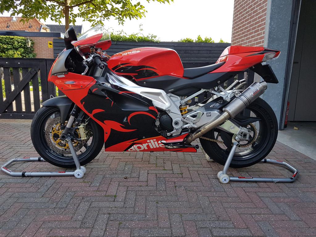 Aprilia RSV 1000 RR, 2 cilinders, Sportuitlaat, Motorrijbewijs A, Sport