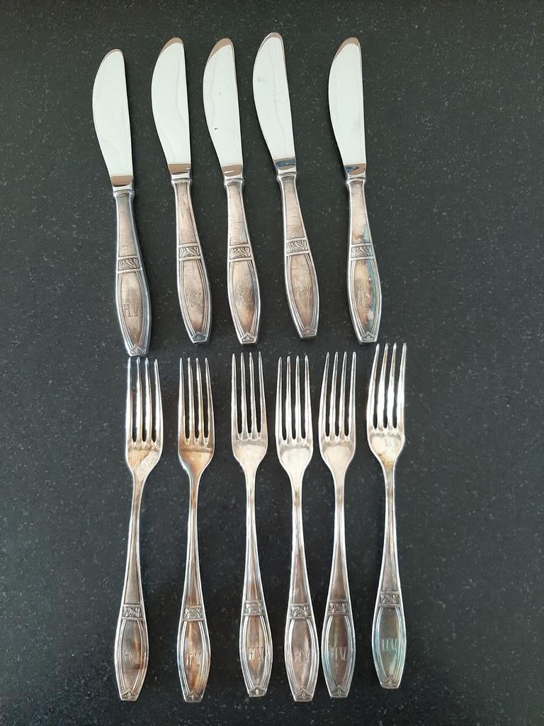 Wellner 90 bestekset met initialen HV (verzilverd), Antiek en Kunst, Antiek | Bestek, Ophalen of Verzenden