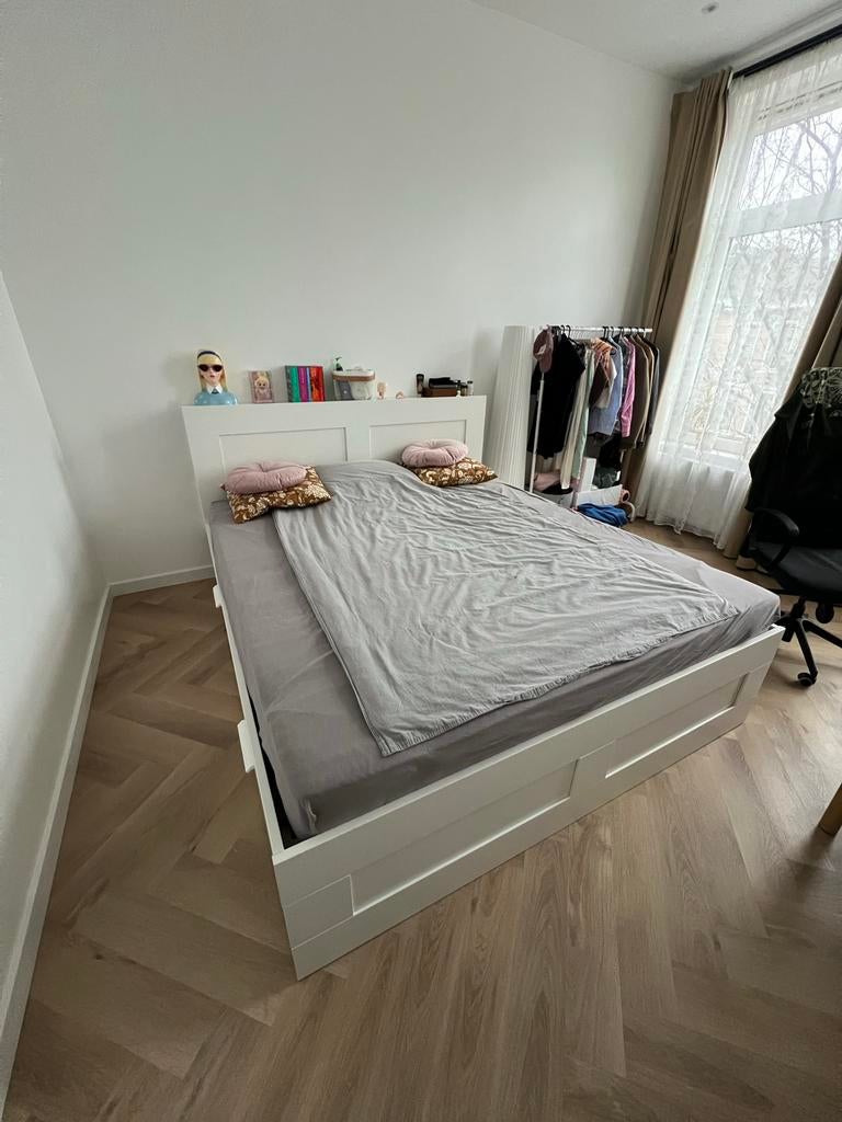 IKEA BRIMNES bed met opbergruimte en hoofdbord, Ophalen, Wit, Tweepersoons, Zo goed als nieuw