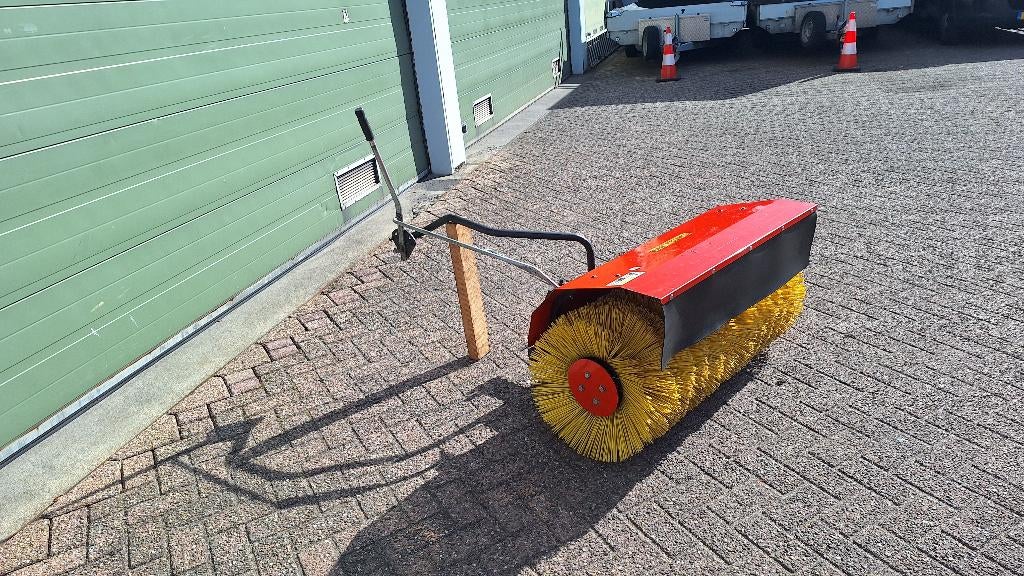 veegborstel voor tuintrekker 100 cm, Tuin en Terras, Zitmaaiers, Ophalen, Gebruikt, Industriepark 2a 9351PA Leek, H.O.Albert Ale Slotema
