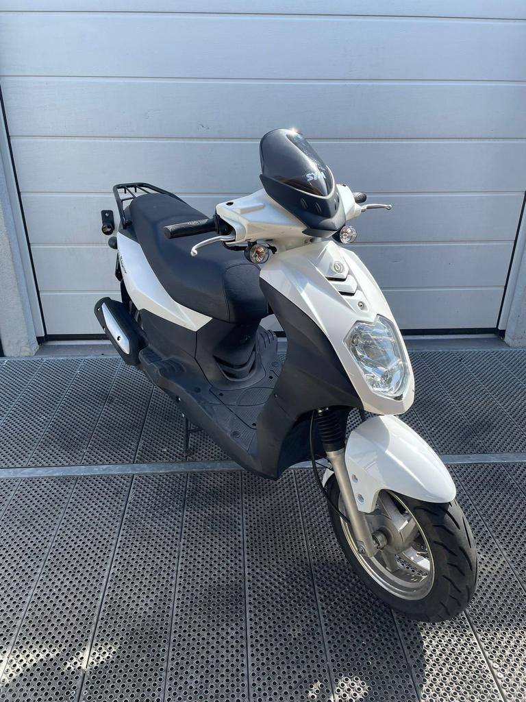 SYM ORBIT 125cc 4T 245KM NIEUW! (Fly 125cc skr zip tph 180cc, Ophalen of Verzenden, Zo goed als nieuw, Benzine, Orbit