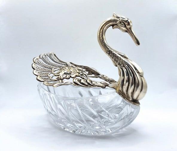 Schaaltje zilveren zwaan, Verzenden