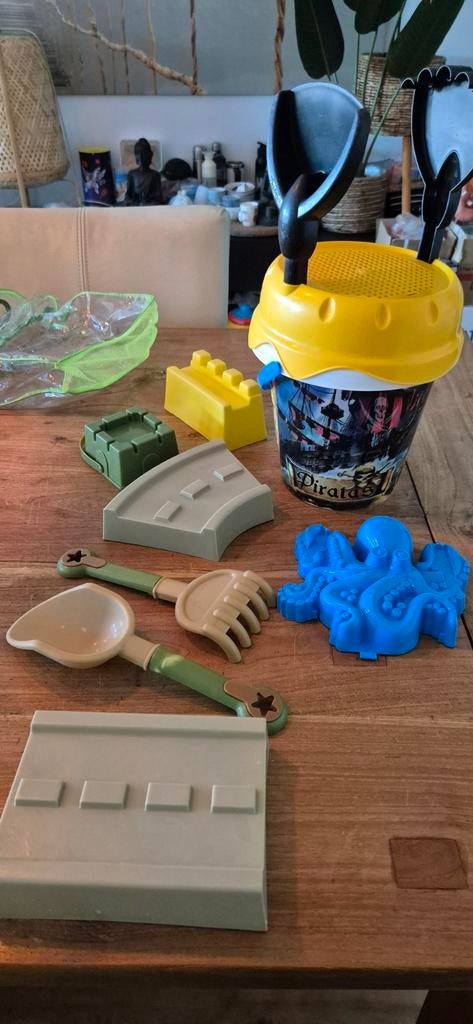 Zandspeelgoed set: emmer, schep, hark en vormen, Kinderen en Baby's, Speelgoed | Buiten | Los speelgoed, Gebruikt, Ophalen of Verzenden