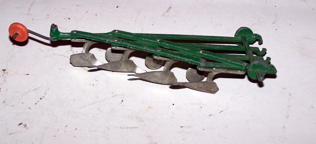 Vintage metalen model ploeg. Zeldzaam., Ophalen of Verzenden, Zo goed als nieuw, Tractor of Landbouw, Overige merken