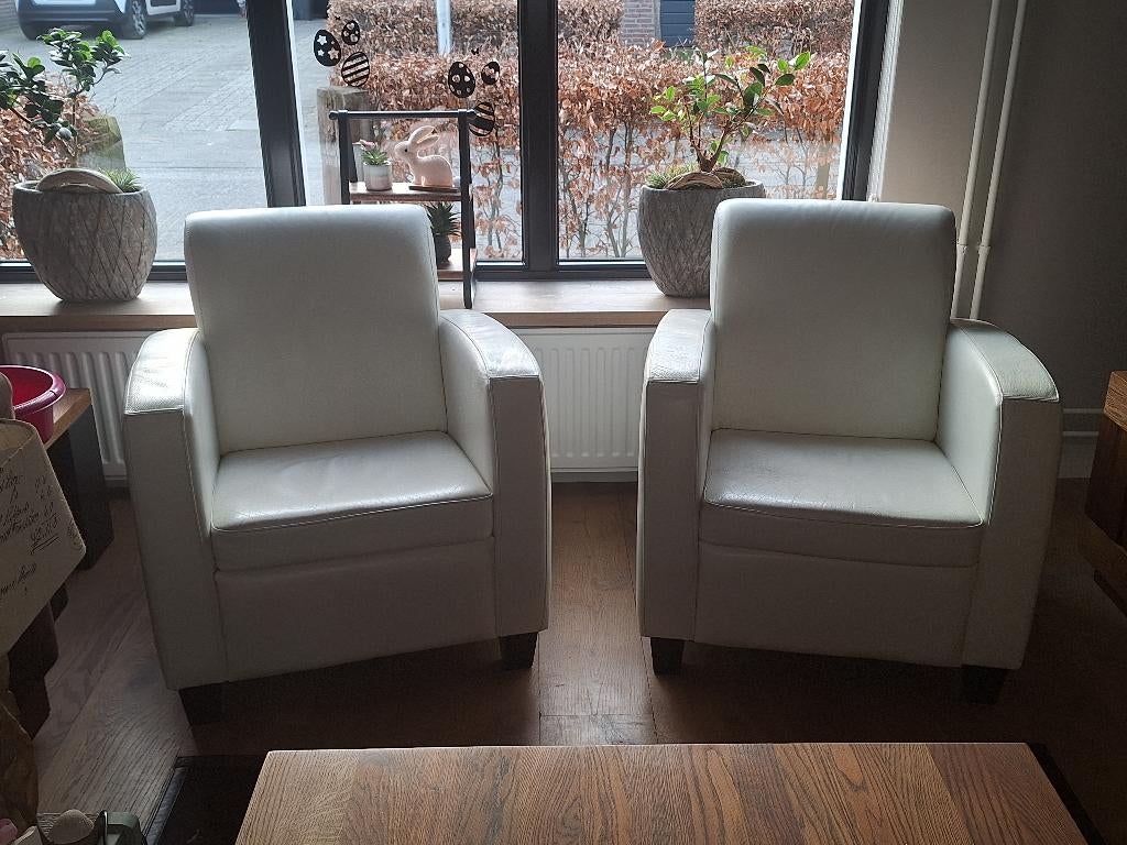 2x wit lederen fauteuils, Huis en Inrichting, Fauteuils, Ophalen, Gebruikt, 50 tot 75 cm, Leer