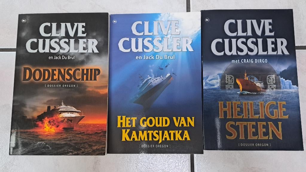 Cussler, Clive: Dossier Oregon (3x) ZGAN, Ophalen of Verzenden, Zo goed als nieuw, Clive Cussler