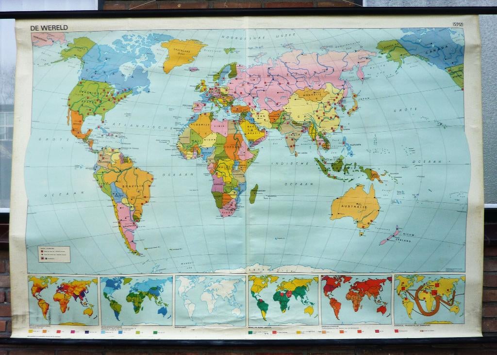 Fraaie en oude staatkundige werelkaart van Wolters Noordhoff, Antiek en Kunst, Antiek | Schoolplaten, Ophalen of Verzenden, Aardrijkskunde