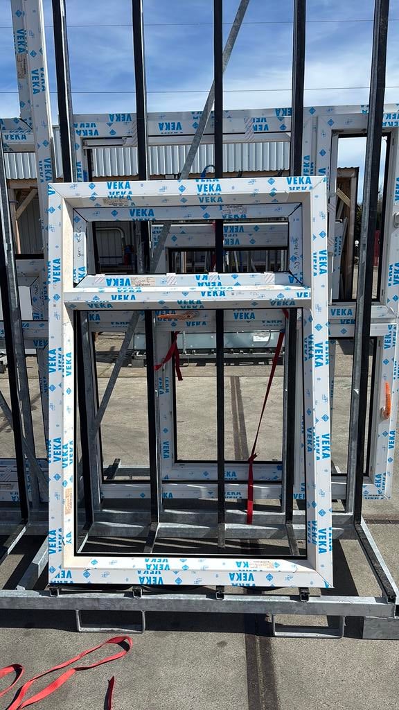 Veka kunstofkozijn valraam breedte 1105 mm hoogte 1585 mm, Ophalen of Verzenden, Zo goed als nieuw, Kunststof, Raamkozijn