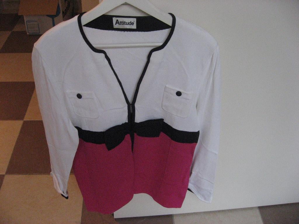 fuchsia roze /wit vest, Attitude, mt 46, klein vlekje, Kleding | Dames, Verzenden, Trui of Vest, Zo goed als nieuw, Roze