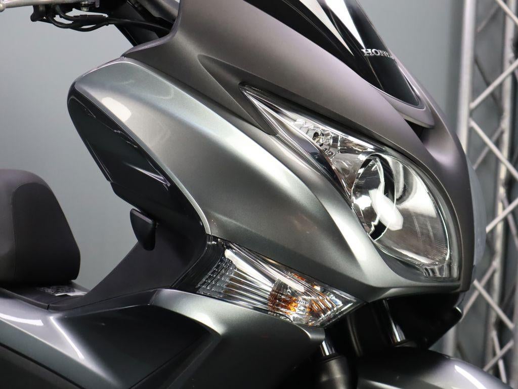 Honda FJS 400 Silverwing - foto 3