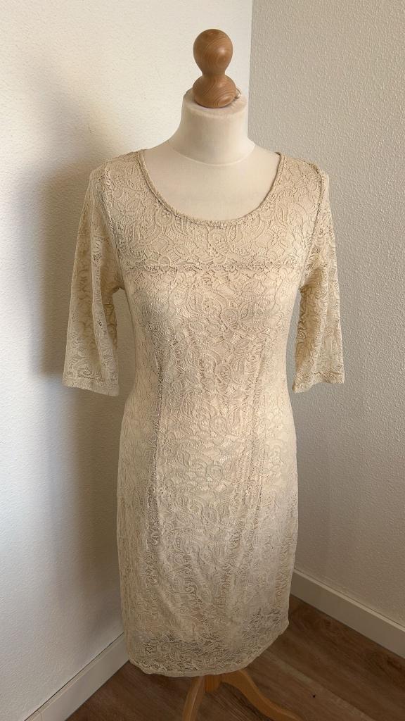 King Louie maat M feest kanten jurk 811, Maat 38/40 (M), Beige, Ophalen of Verzenden, Zo goed als nieuw