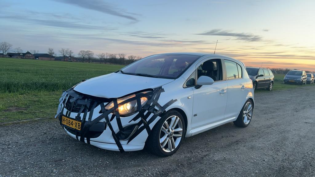 Opel Corsa GSI 1.6T OPC Line, Ophalen, 1600 cc, Wit, Benzine